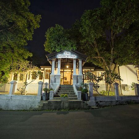The Secret Kandy Luaran gambar
