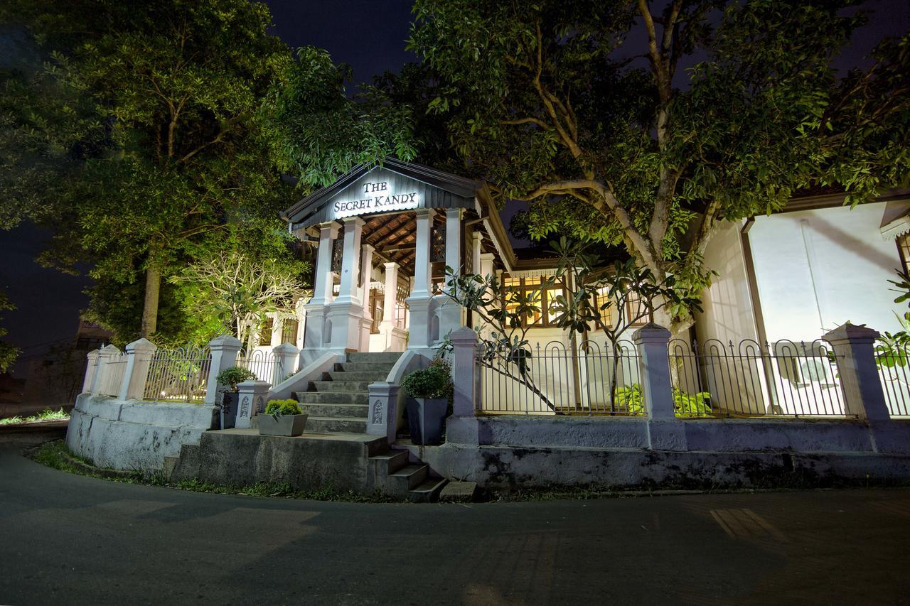 The Secret Kandy Luaran gambar