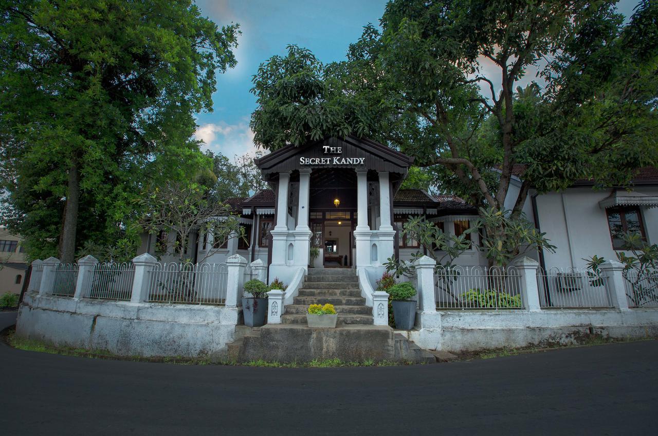 The Secret Kandy Luaran gambar